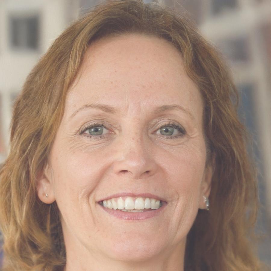 Elena Martínez, Directora de Estrategia Financiera